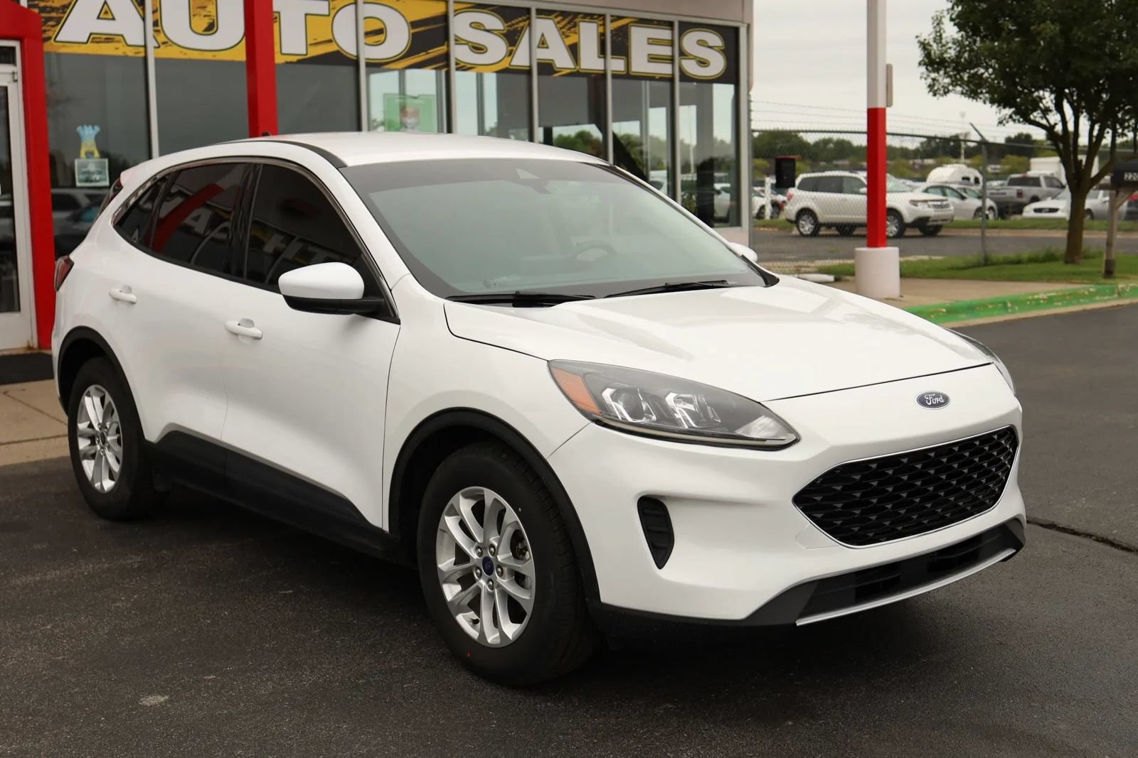 Used 2020 Ford Escape SE FWD image 3