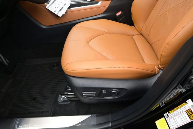New 2026 Toyota Highlander Platinum AWD/4WD image 11