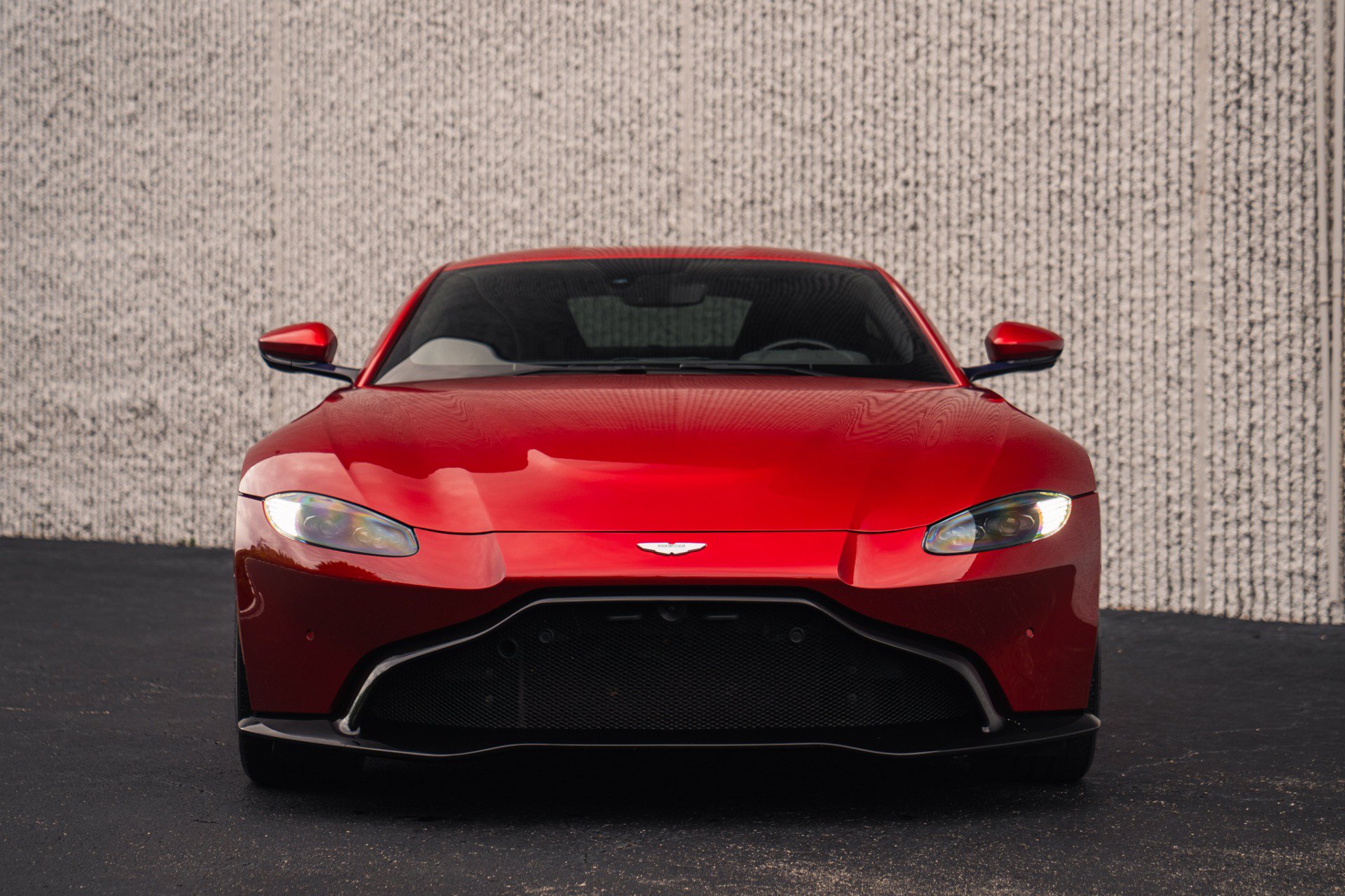 Used 2019 Aston Martin V8 Vantage Coupe RWD image 9