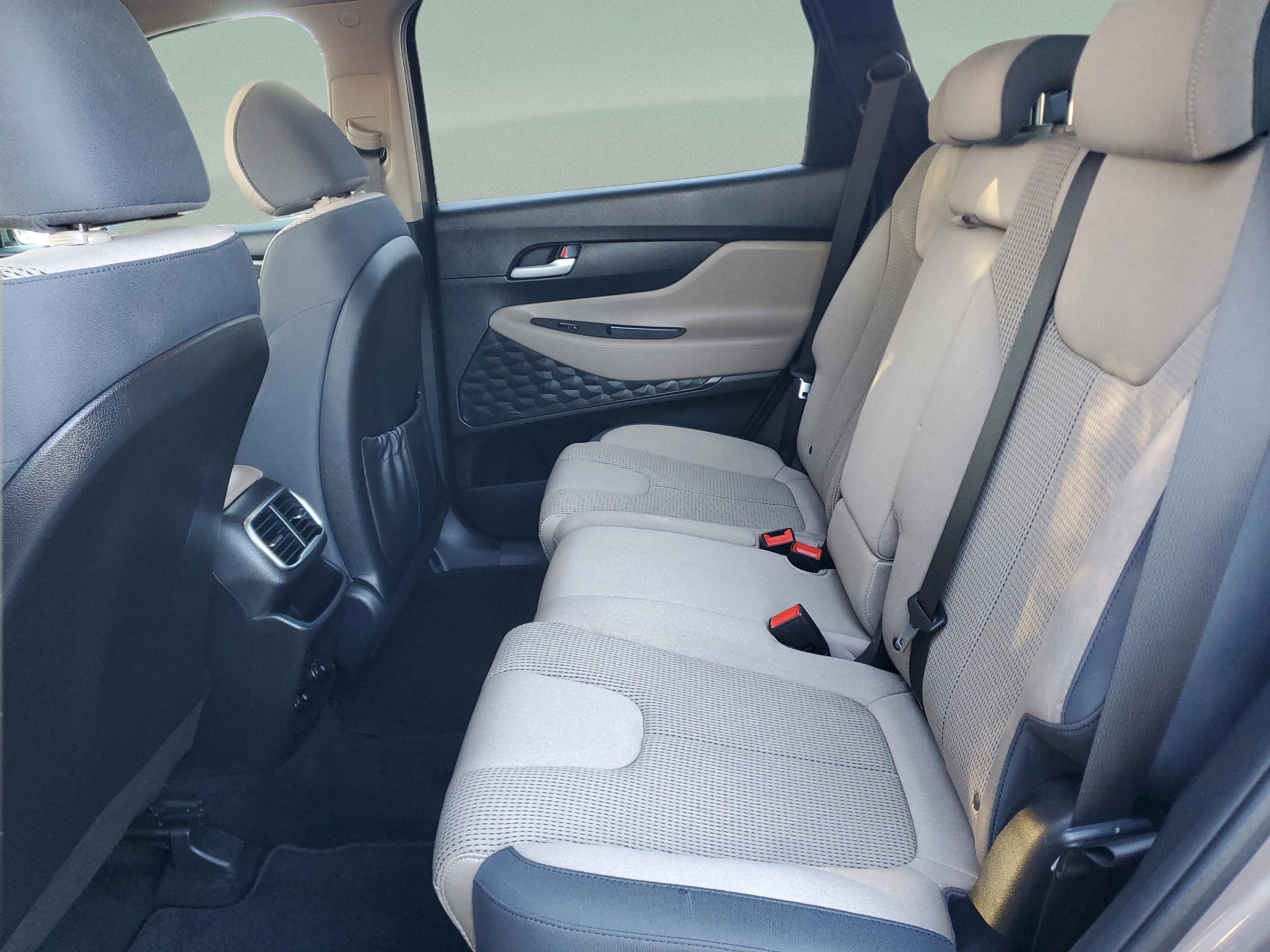 Used 2019 Hyundai Santa Fe SEL image 11