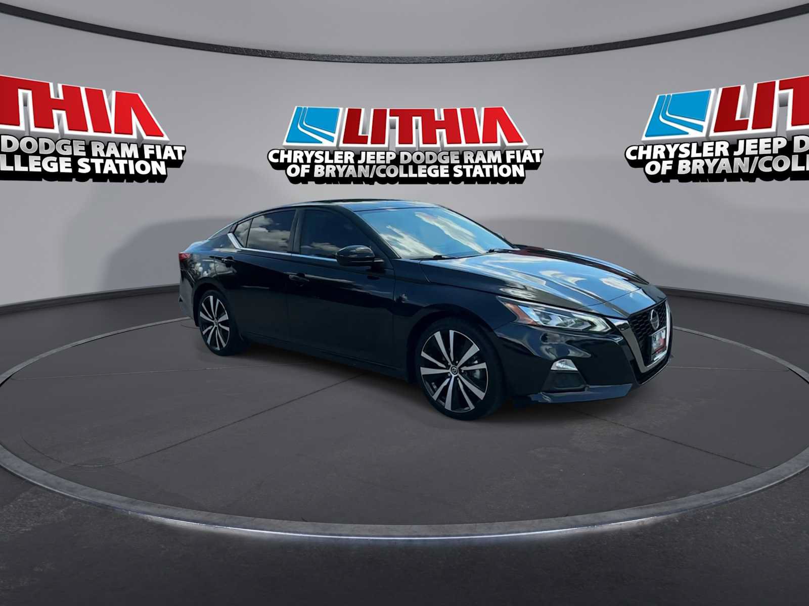Used 2021 Nissan Altima 2.5 SR FWD image 2