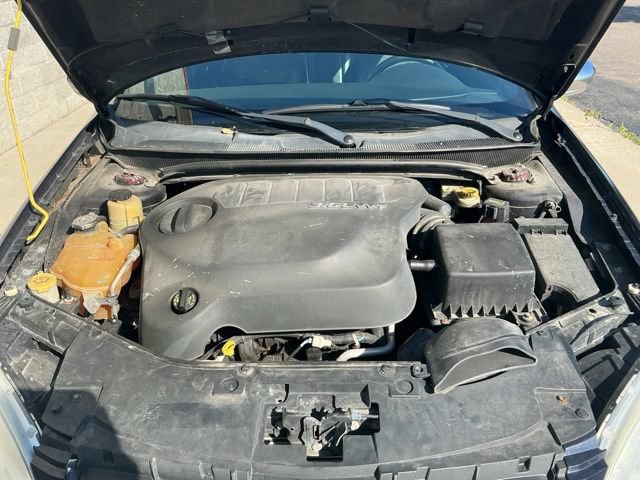 Used 2011 Chrysler 200 Limited FWD image 22