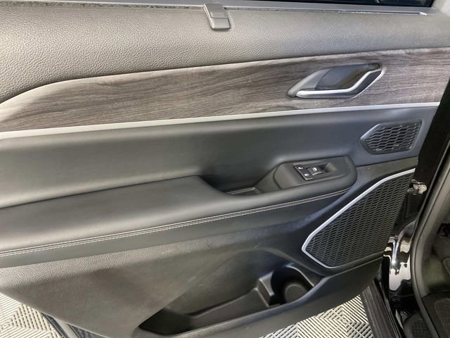 Used 2022 Jeep Grand Cherokee L Limited w/ Luxury Tech Group II image 29