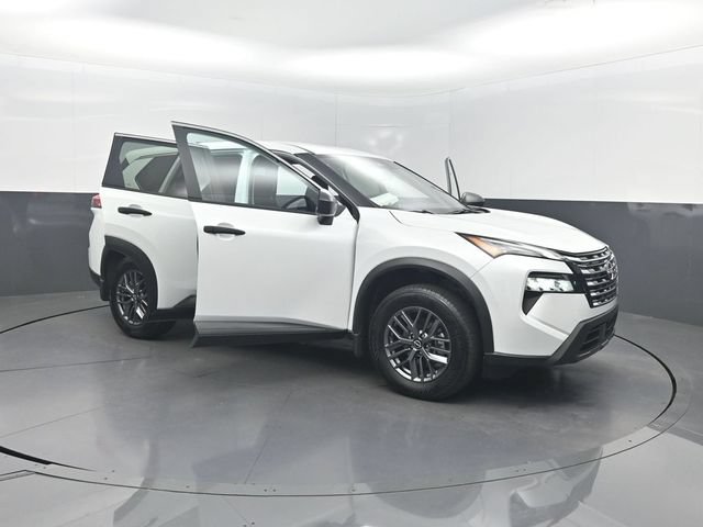 Used 2025 Nissan Rogue S AWD/4WD image 35
