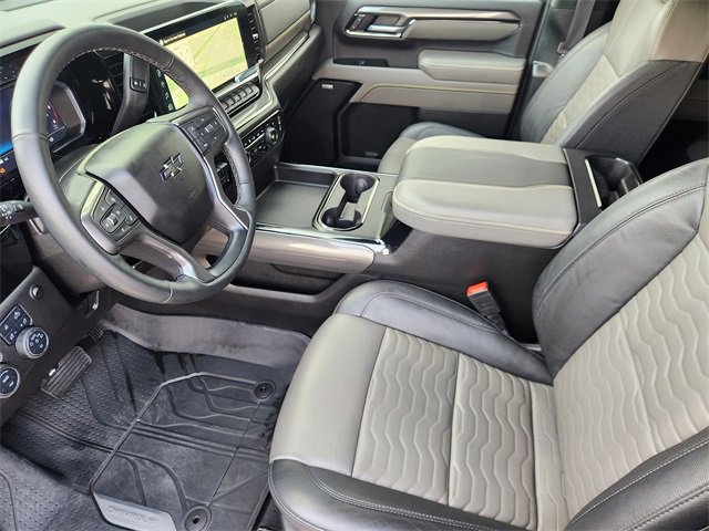 Used 2025 Chevrolet Silverado 2500 ZR2 w/ Technology Package AWD/4WD image 4