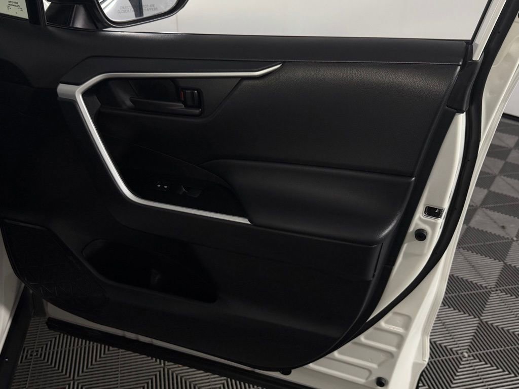 Used 2025 Toyota RAV4 LE image 34