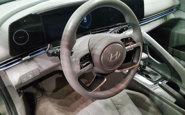 Used 2024 Hyundai Elantra SEL FWD image 26