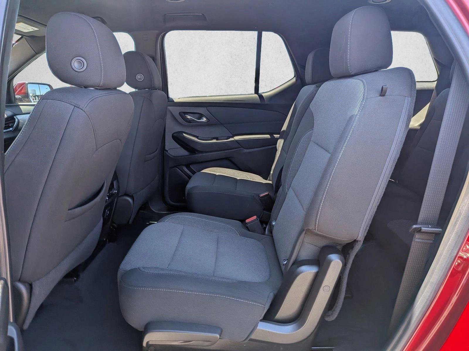 Used 2022 Chevrolet Traverse LT FWD image 24