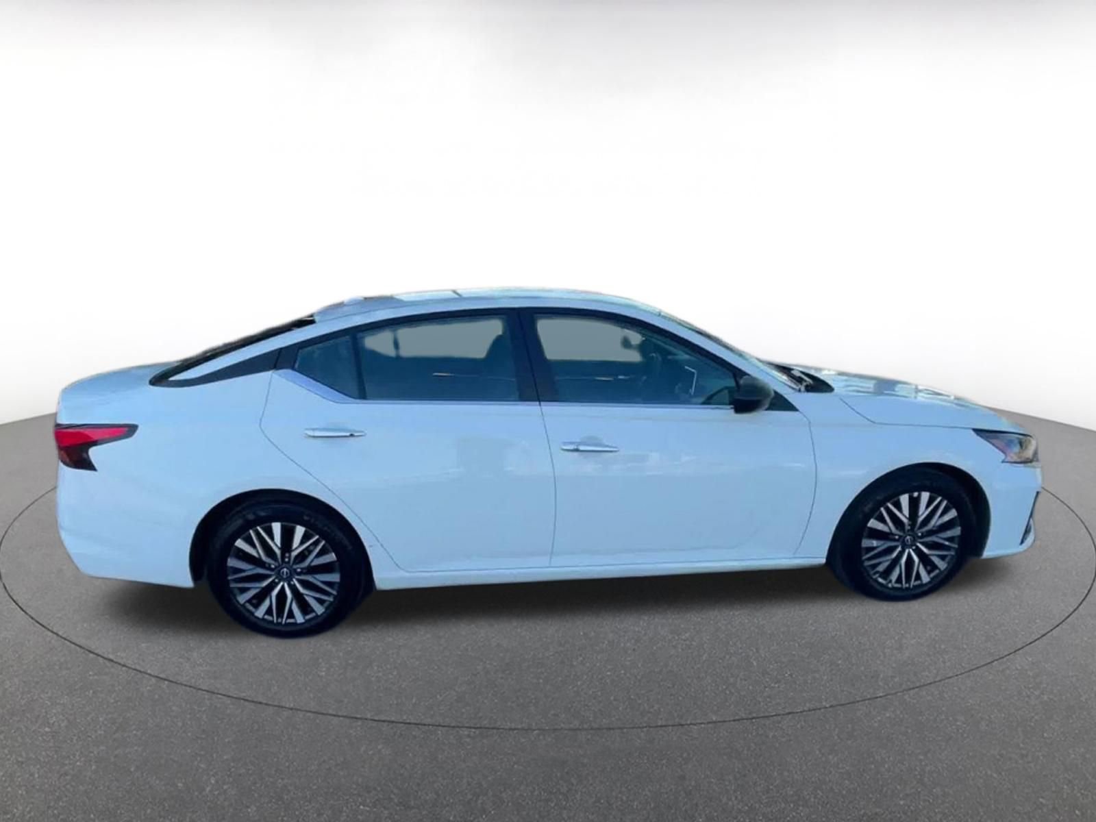 Used 2025 Nissan Altima 2.5 SV FWD image 16