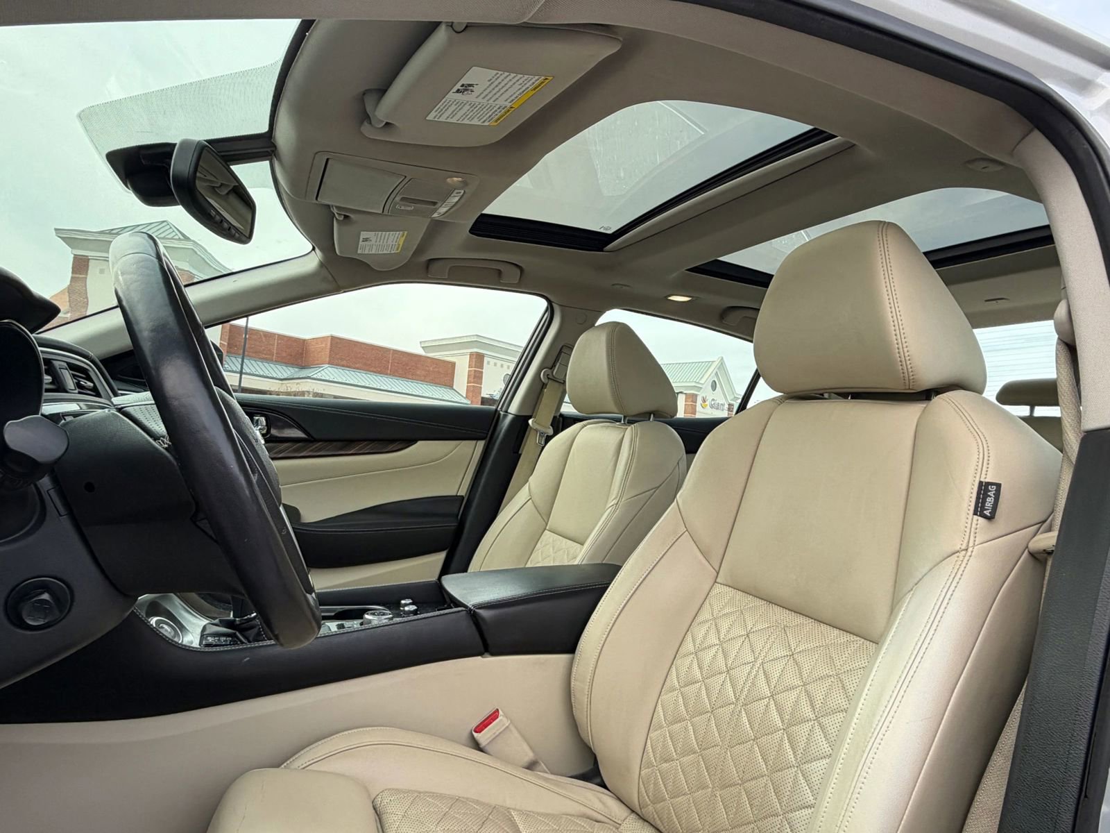 Used 2016 Nissan Maxima Platinum w/ Interior Lighting Package image 9