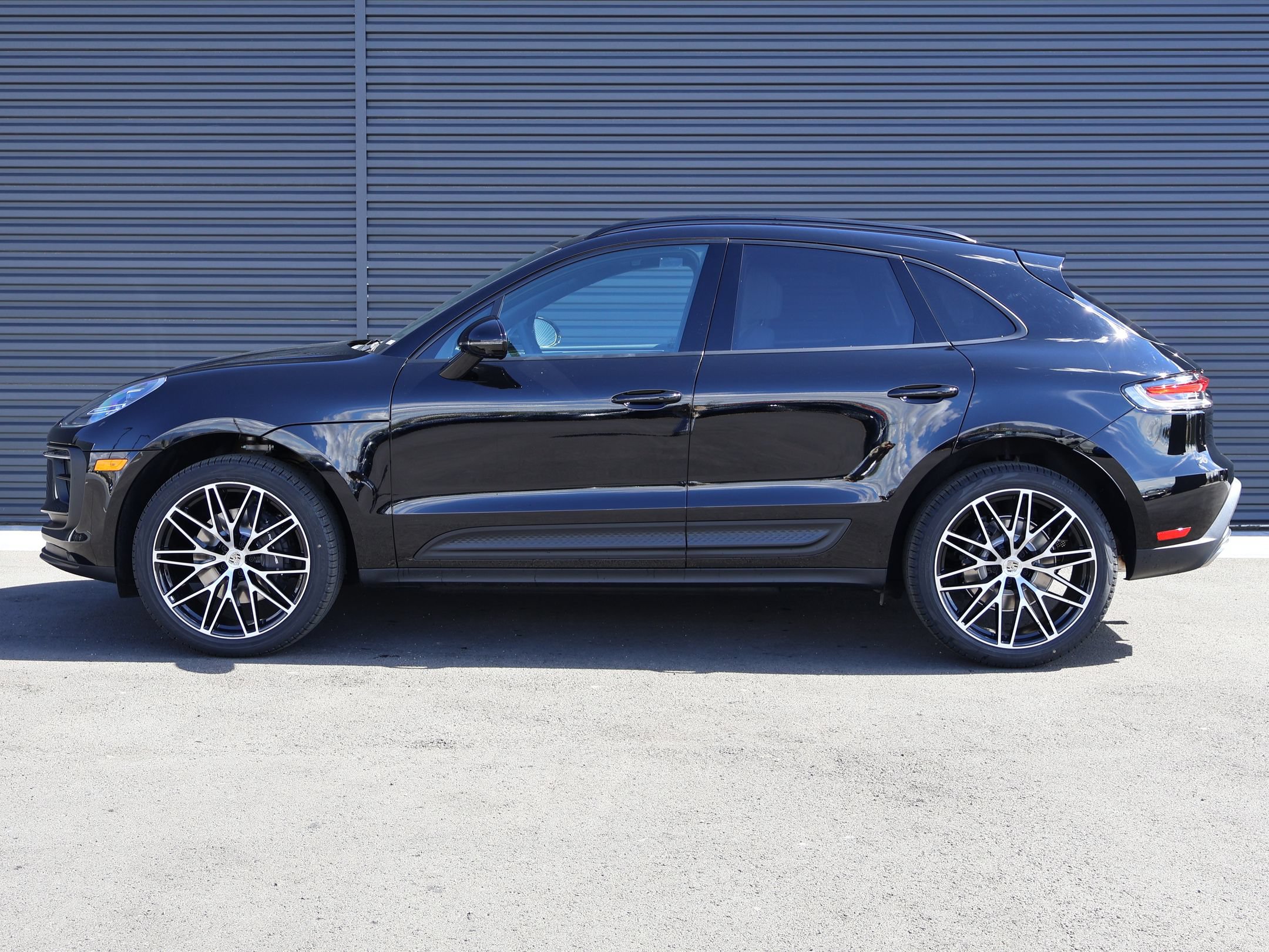 New 2026 Porsche Macan AWD/4WD image 2