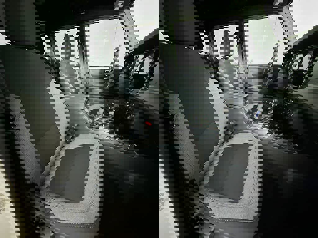 New 2025 Ford Bronco 4-Door image 14