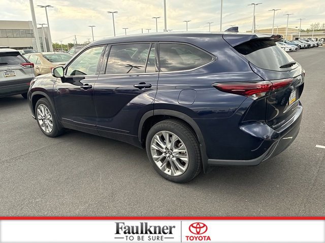 Certified 2025 Toyota Highlander Limited AWD/4WD image 17