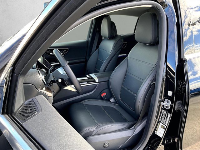 Used 2025 Mercedes-Benz GLC 300 4MATIC image 27