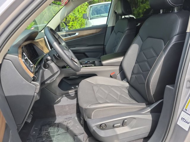 Used 2025 Volkswagen Atlas SE FWD image 21