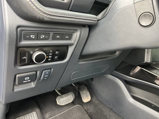Used 2024 Ford F150 Lightning Platinum AWD/4WD image 22