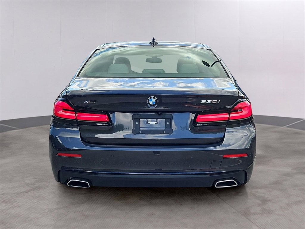 Used 2022 BMW 530i xDrive w/ Premium Package image 5