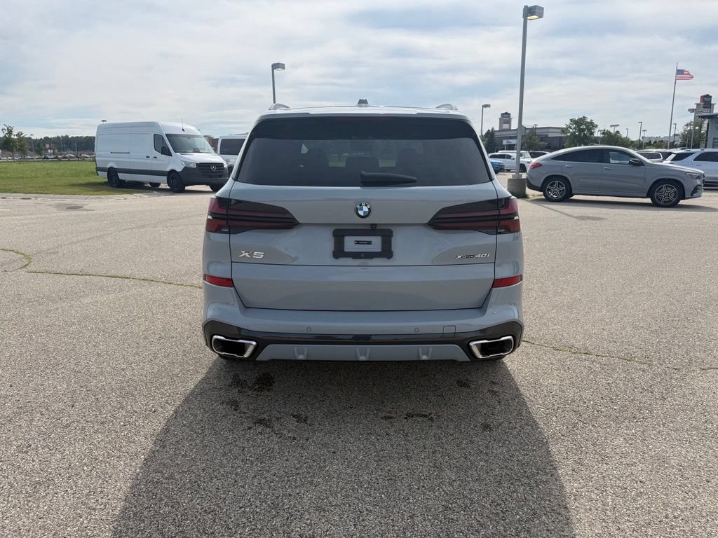 Used 2024 BMW X5 xDrive40i w/ M Sport Package AWD/4WD image 3
