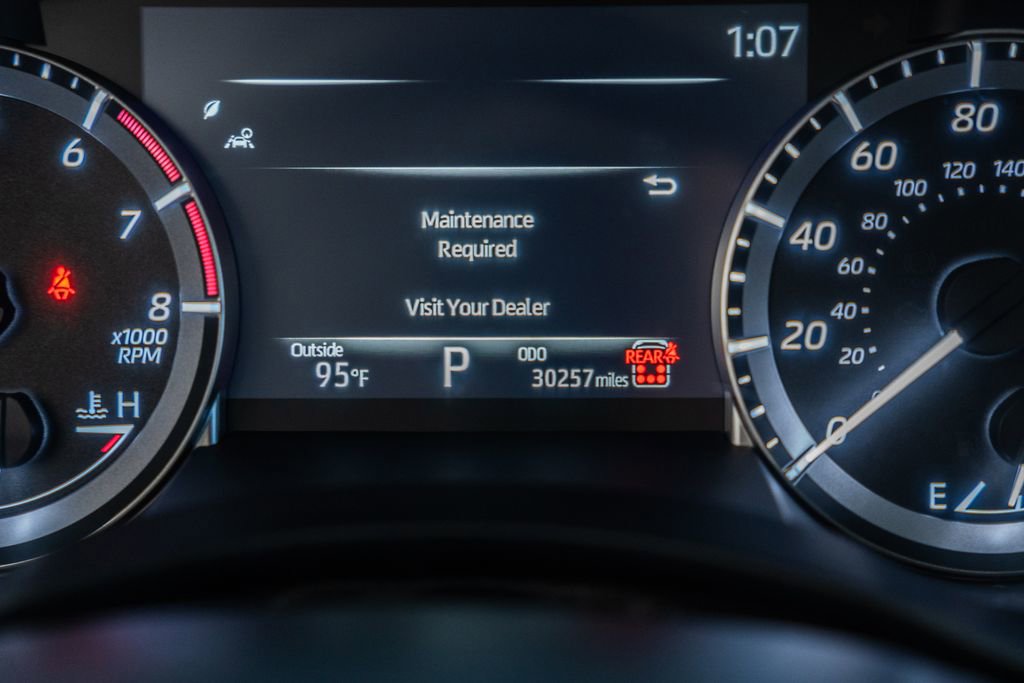 Used 2024 Toyota Highlander XLE AWD/4WD image 37