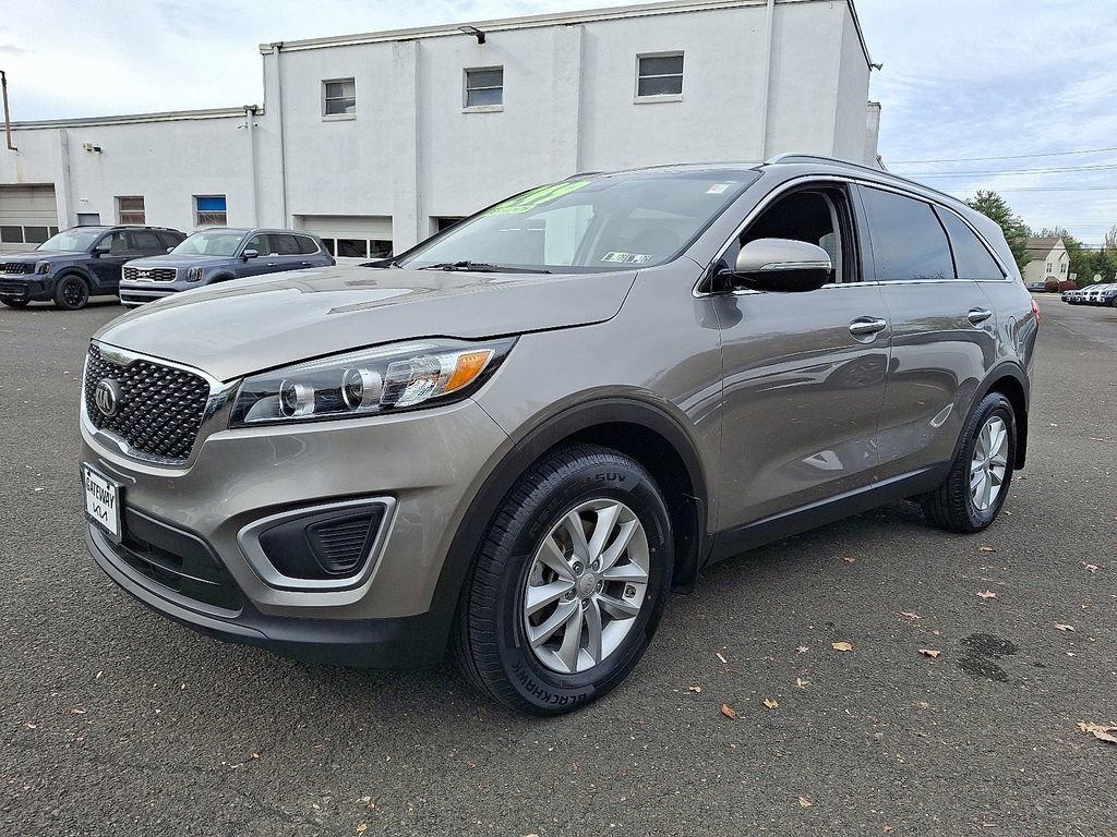 Used 2017 Kia Sorento LX image 3