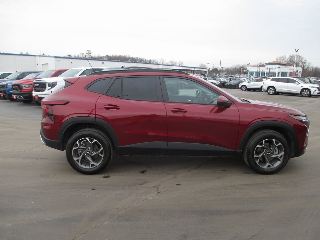 Used 2025 Chevrolet Trax LT image 4