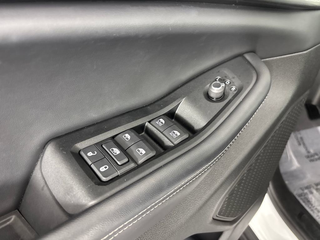 Used 2025 Jeep Grand Cherokee L Laredo image 12