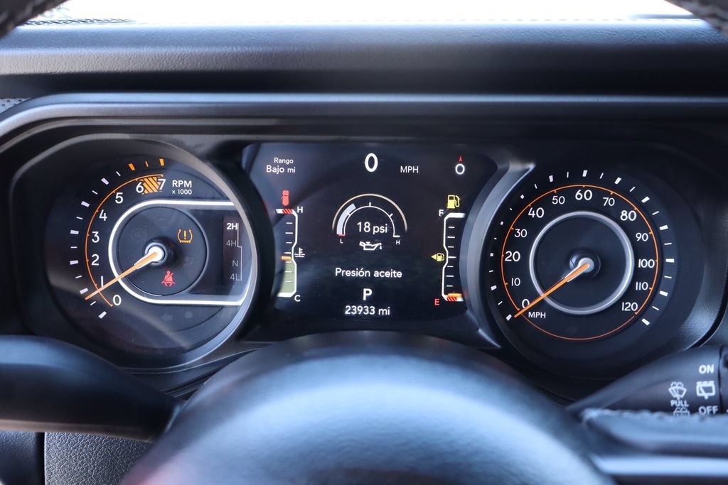 Used 2025 Jeep Wrangler Unlimited Rubicon w/ Convenience Group AWD/4WD image 22