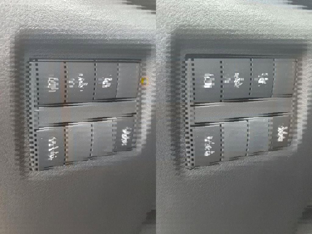 Used 2023 Nissan Versa SV image 34