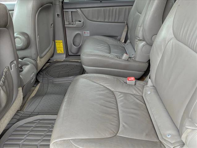 Used 2010 Toyota Sienna XLE FWD image 24