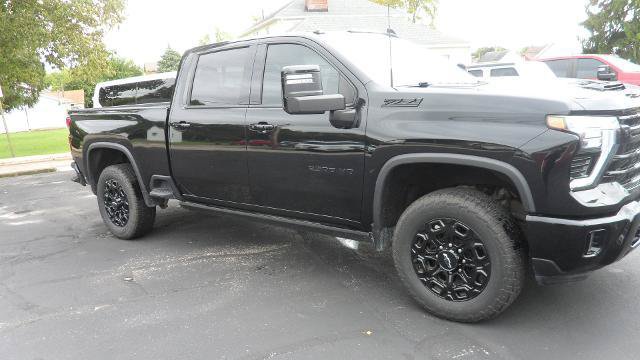 Used 2024 Chevrolet Silverado 2500 LTZ w/ LTZ Plus Package AWD/4WD image 3