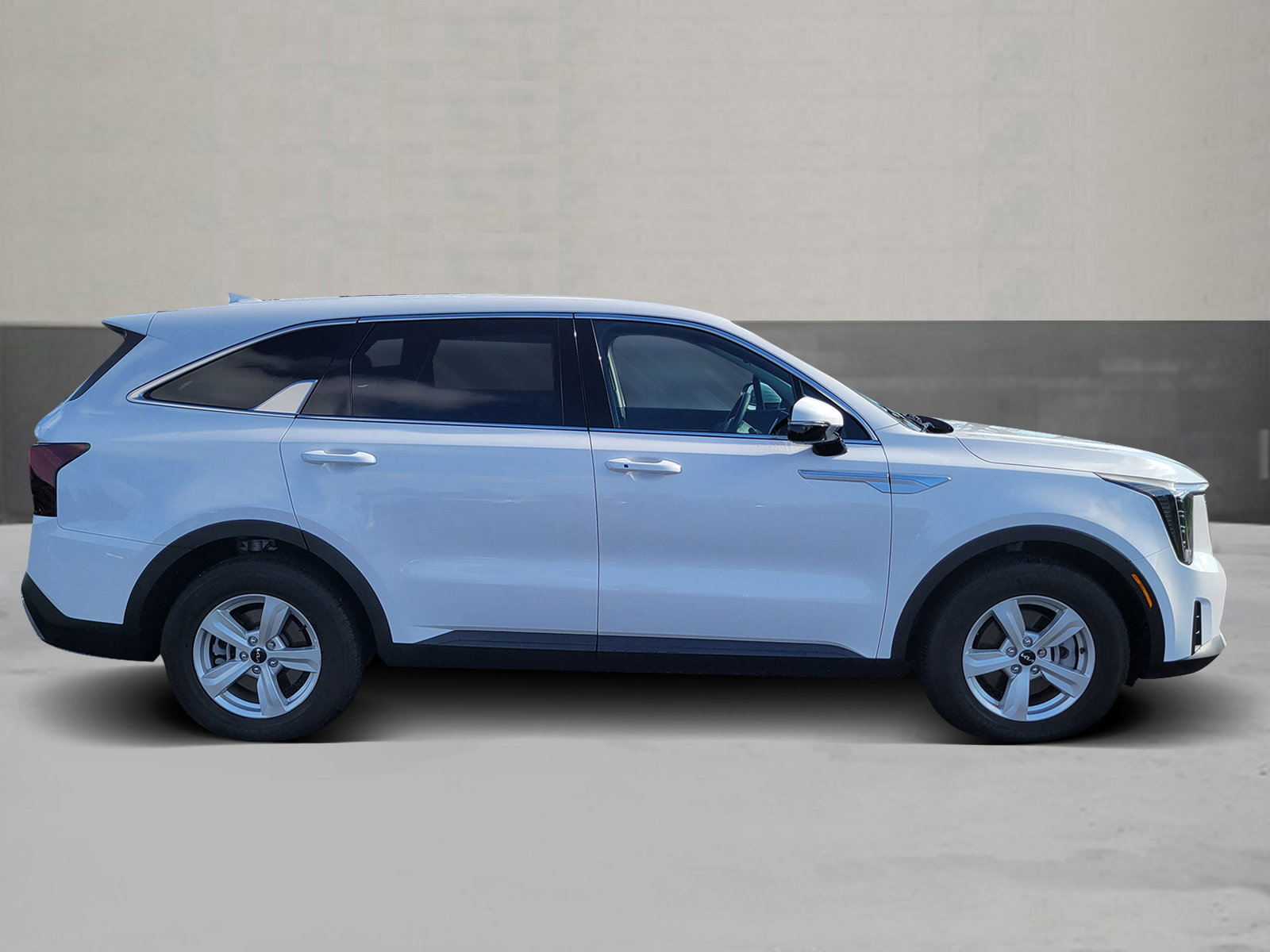 Used 2024 Kia Sorento LX image 3