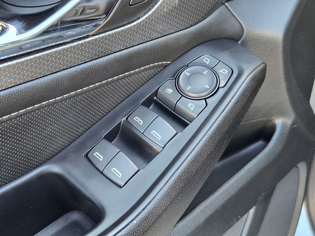 Used 2023 Chevrolet Traverse Premier FWD image 12
