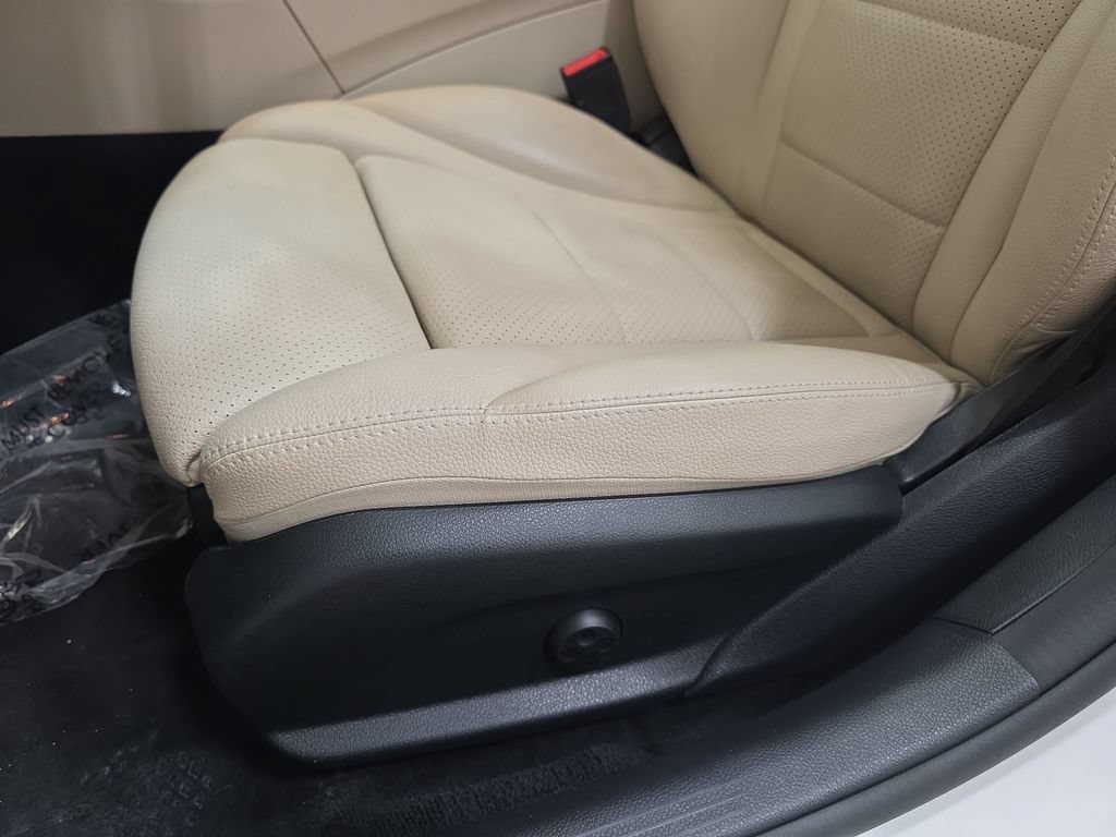Used 2020 Mercedes-Benz C 300 4MATIC Sedan image 29