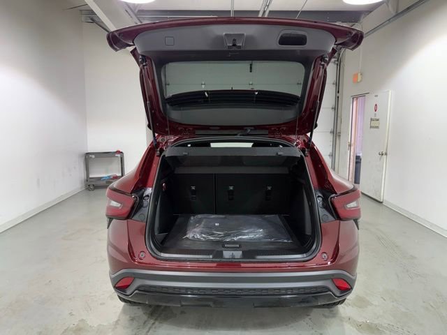 Certified 2025 Chevrolet Trax RS w/ Driver Confidence Package image 8