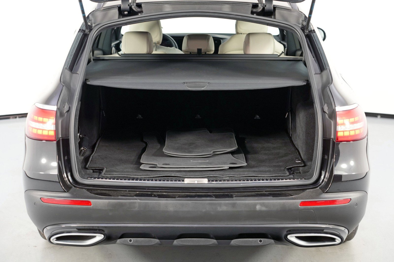 Used 2022 Mercedes-Benz E 450 4MATIC All-Terrain Wagon w/ Driver Assistance Package image 10