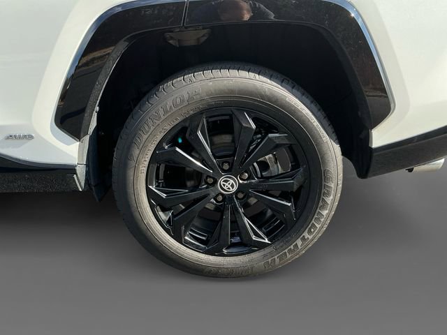 Used 2024 Toyota RAV4 SE image 16