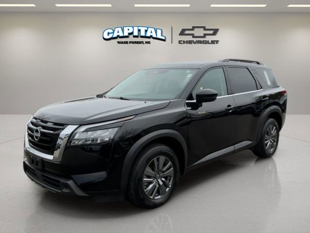 Used 2024 Nissan Pathfinder SV image 1