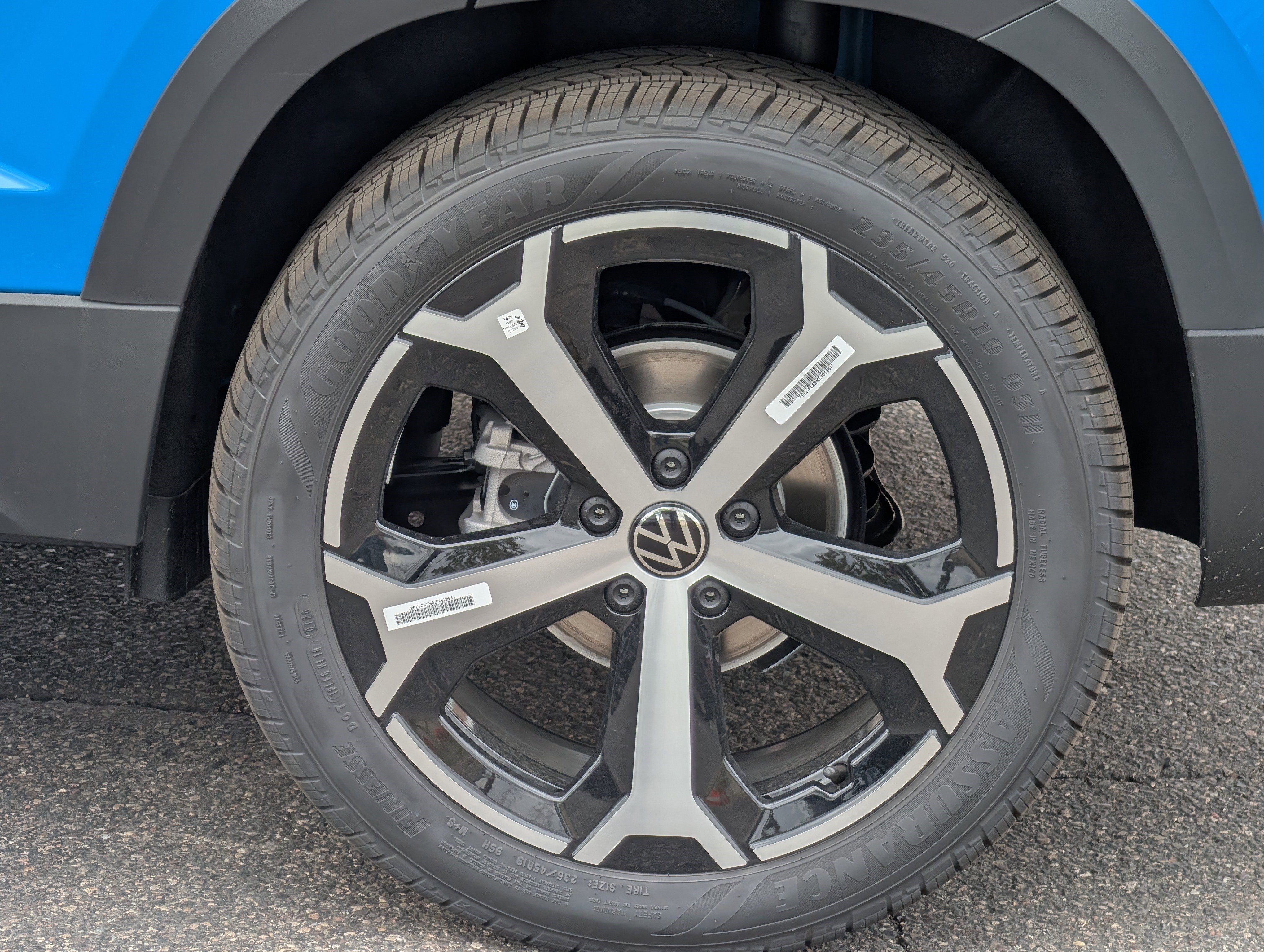 New 2026 Volkswagen Taos SEL AWD/4WD image 3