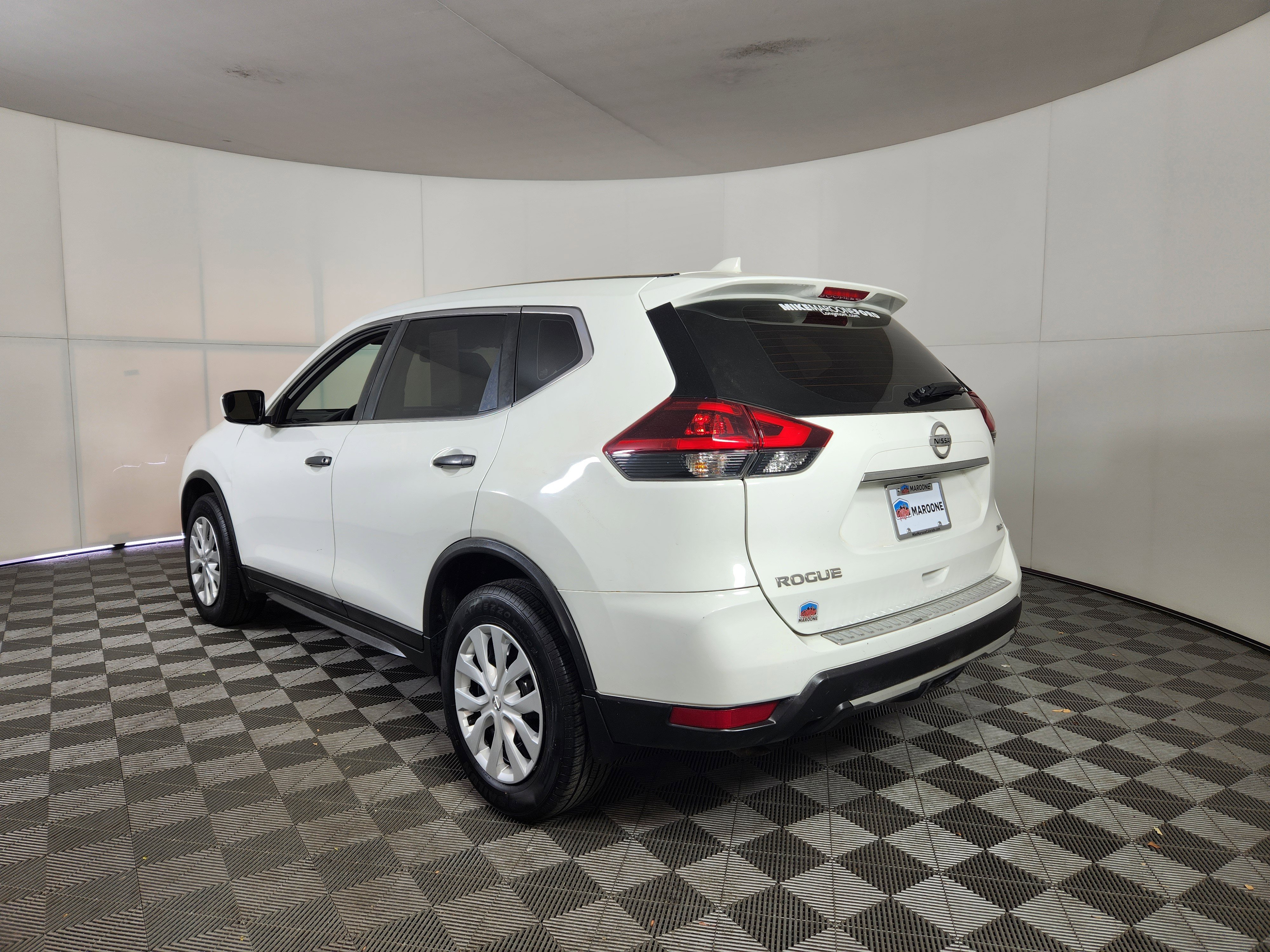 Used 2018 Nissan Rogue S image 5