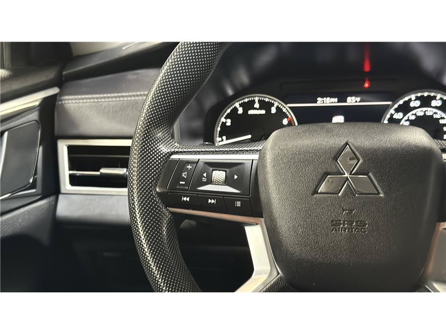 Used 2025 Mitsubishi Outlander ES FWD image 31