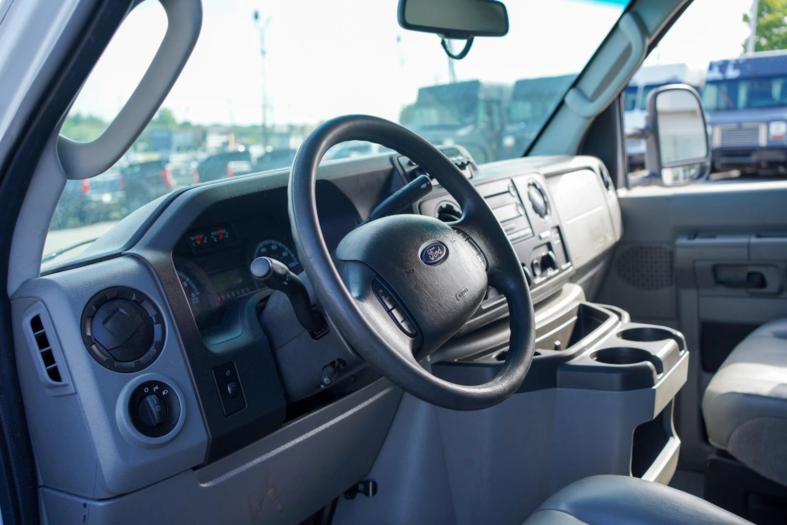 Used 2016 Ford E-450 and Econoline 450 Super Duty w/ Power Windows & Locks Group RWD image 2