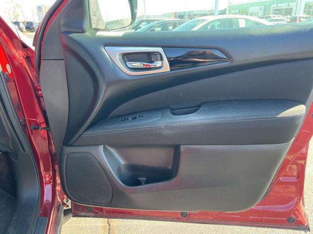 Used 2017 Nissan Pathfinder SV image 34