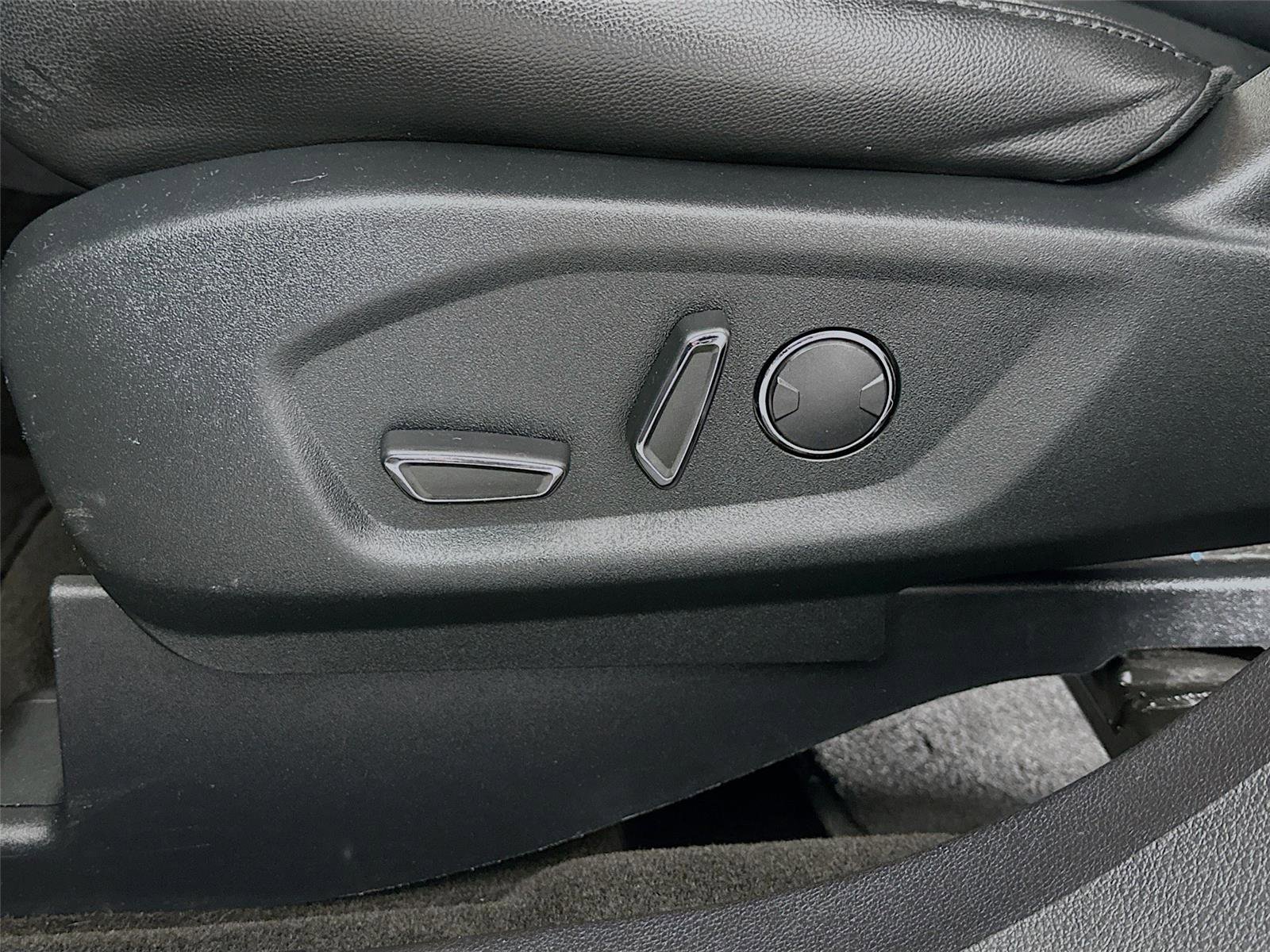 Used 2018 Ford Explorer XLT w/ Equipment Group 202A image 20