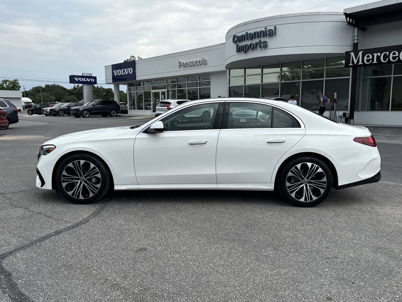 Used 2025 Mercedes-Benz E 350 Sedan image 2