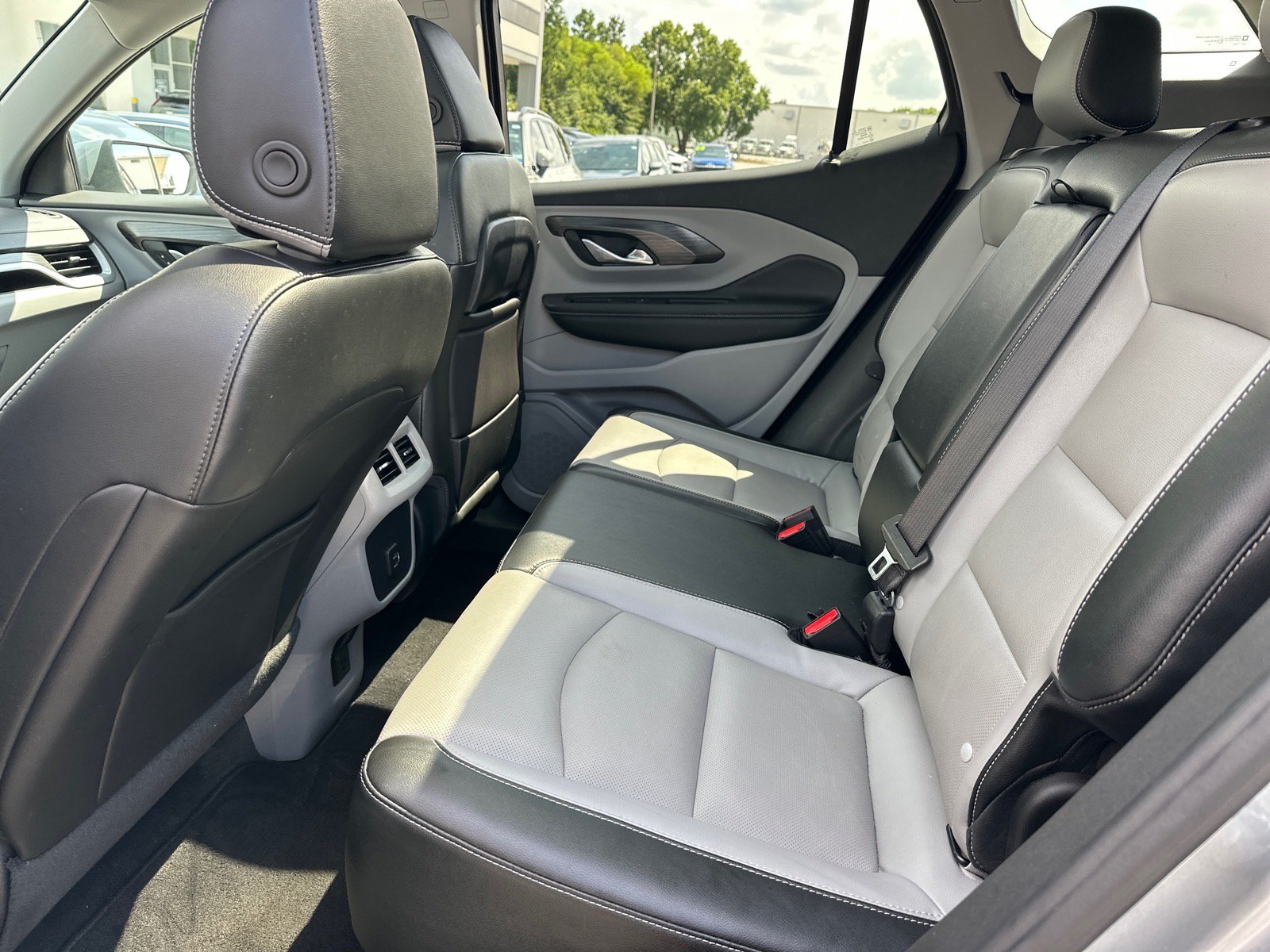 Used 2024 GMC Terrain SLT AWD/4WD image 10