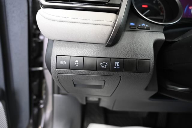 Used 2022 Toyota Camry LE AWD/4WD image 25