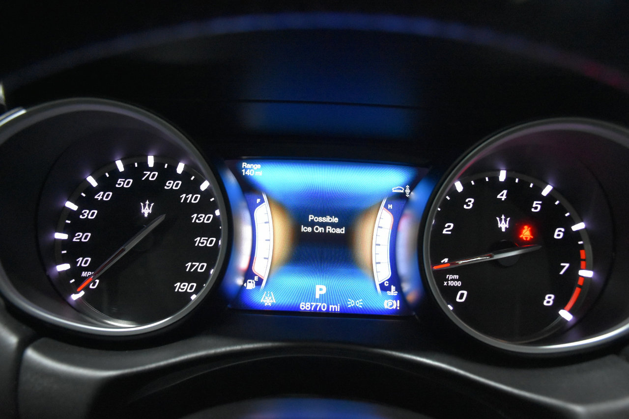 Used 2017 Maserati Levante w/ Luxury Package image 14