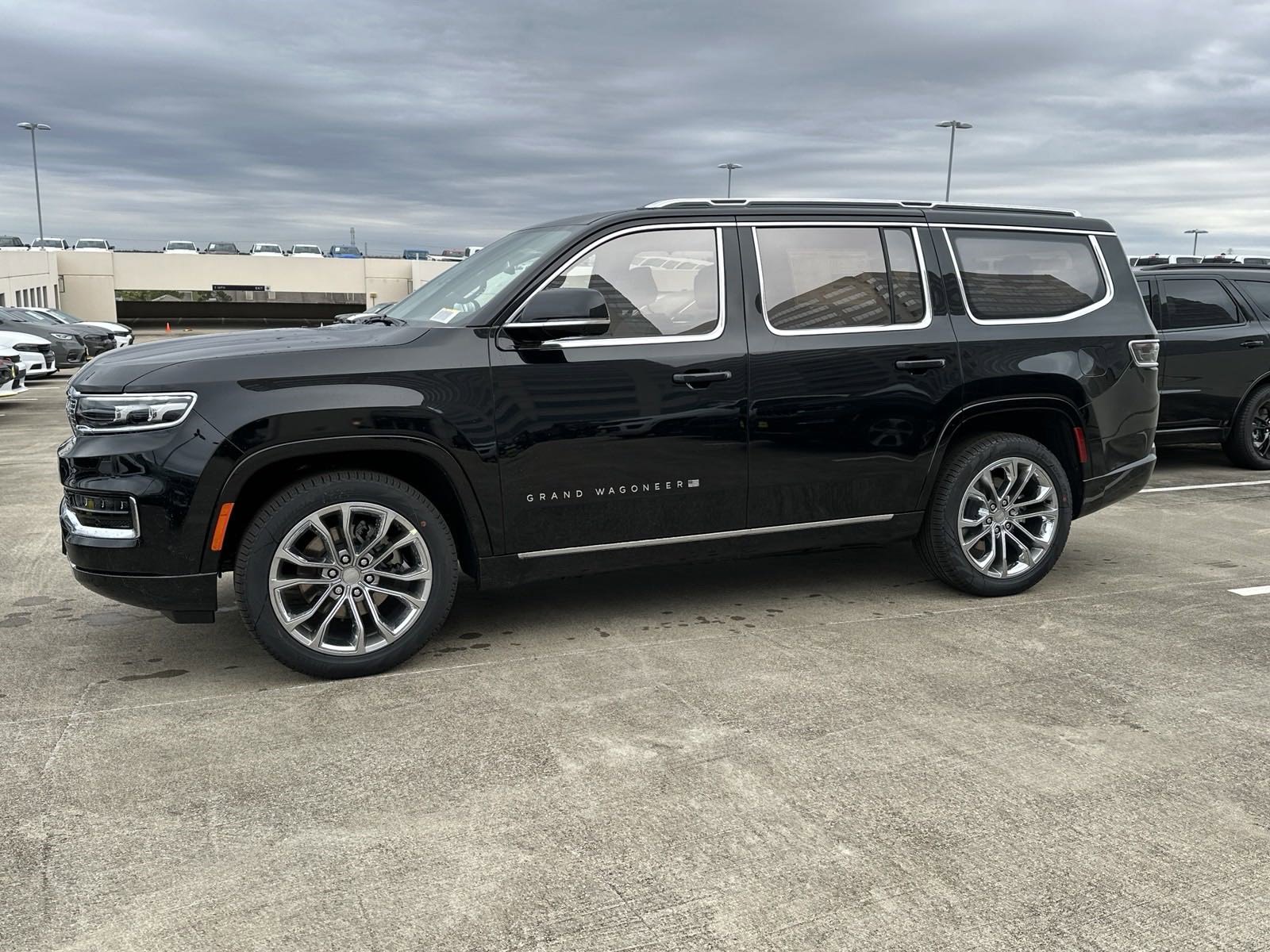 New 2023 Jeep Grand Wagoneer Series II w/ Premium Group II image 3