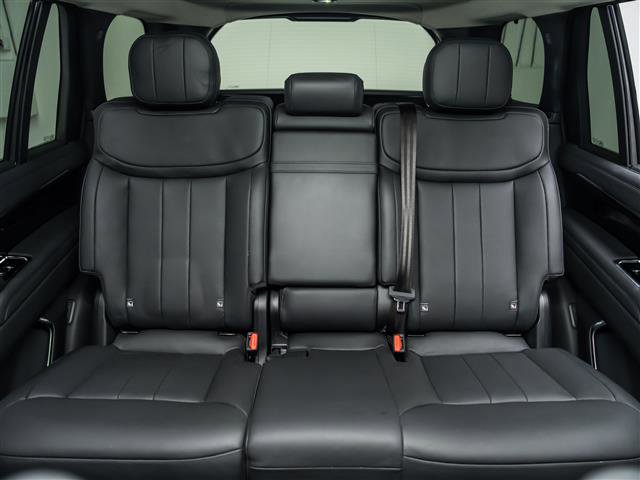 Used 2025 Land Rover Range Rover Long Wheelbase SE image 17