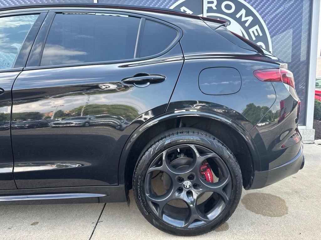 Used 2023 Alfa Romeo Stelvio Veloce AWD/4WD image 14